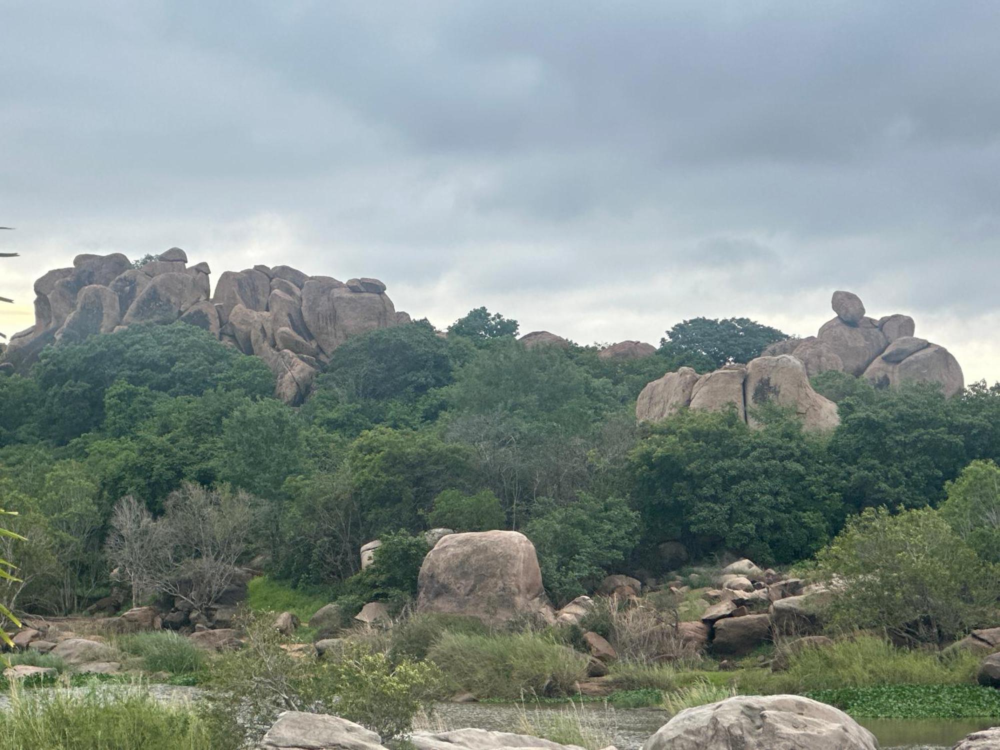 Leo Wooden Resorts Hampi Esterno foto
