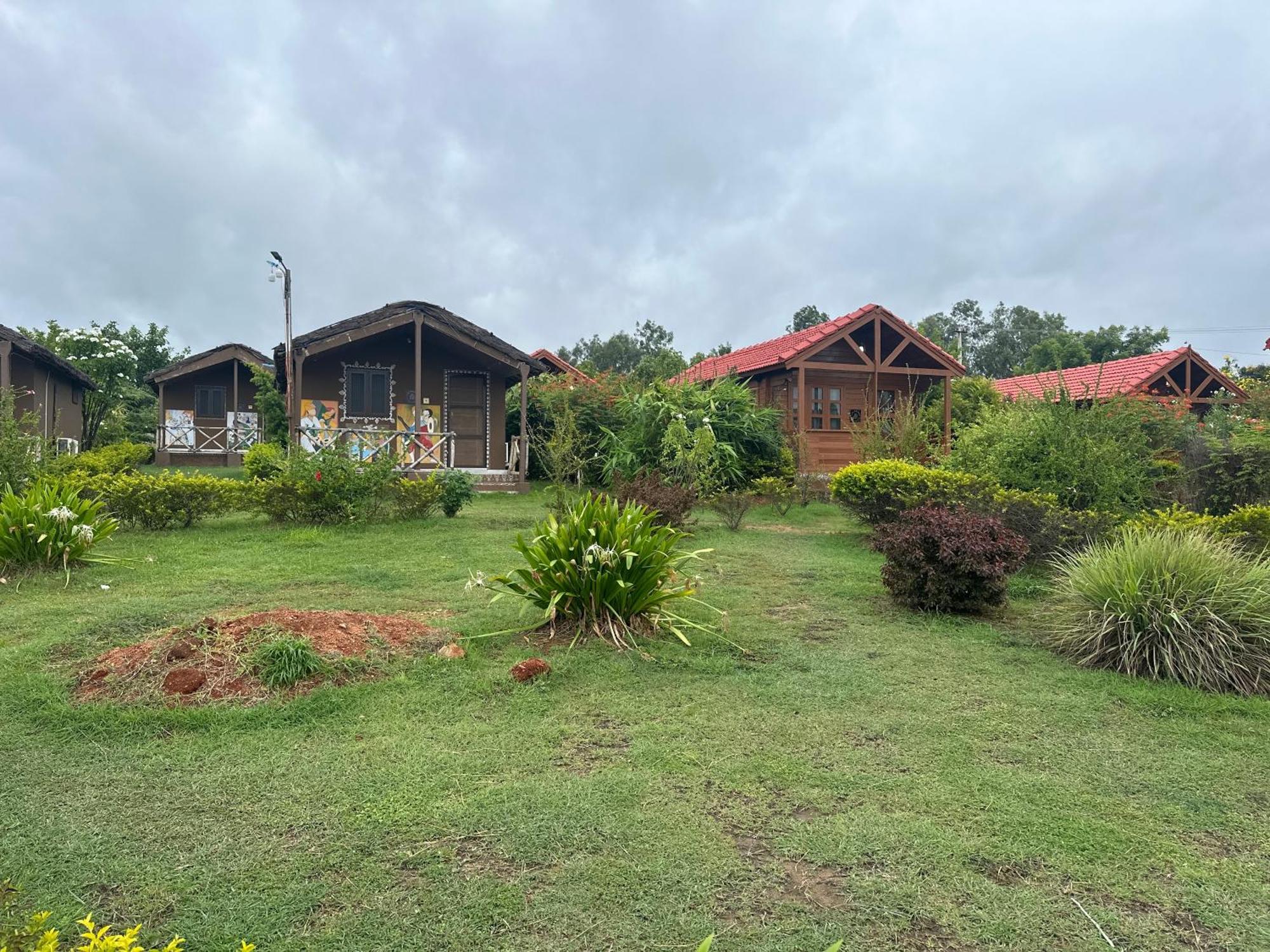 Leo Wooden Resorts Hampi Esterno foto